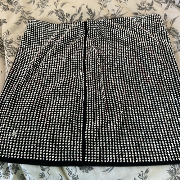 Silver short tight skirt. - Picture 4 of 4